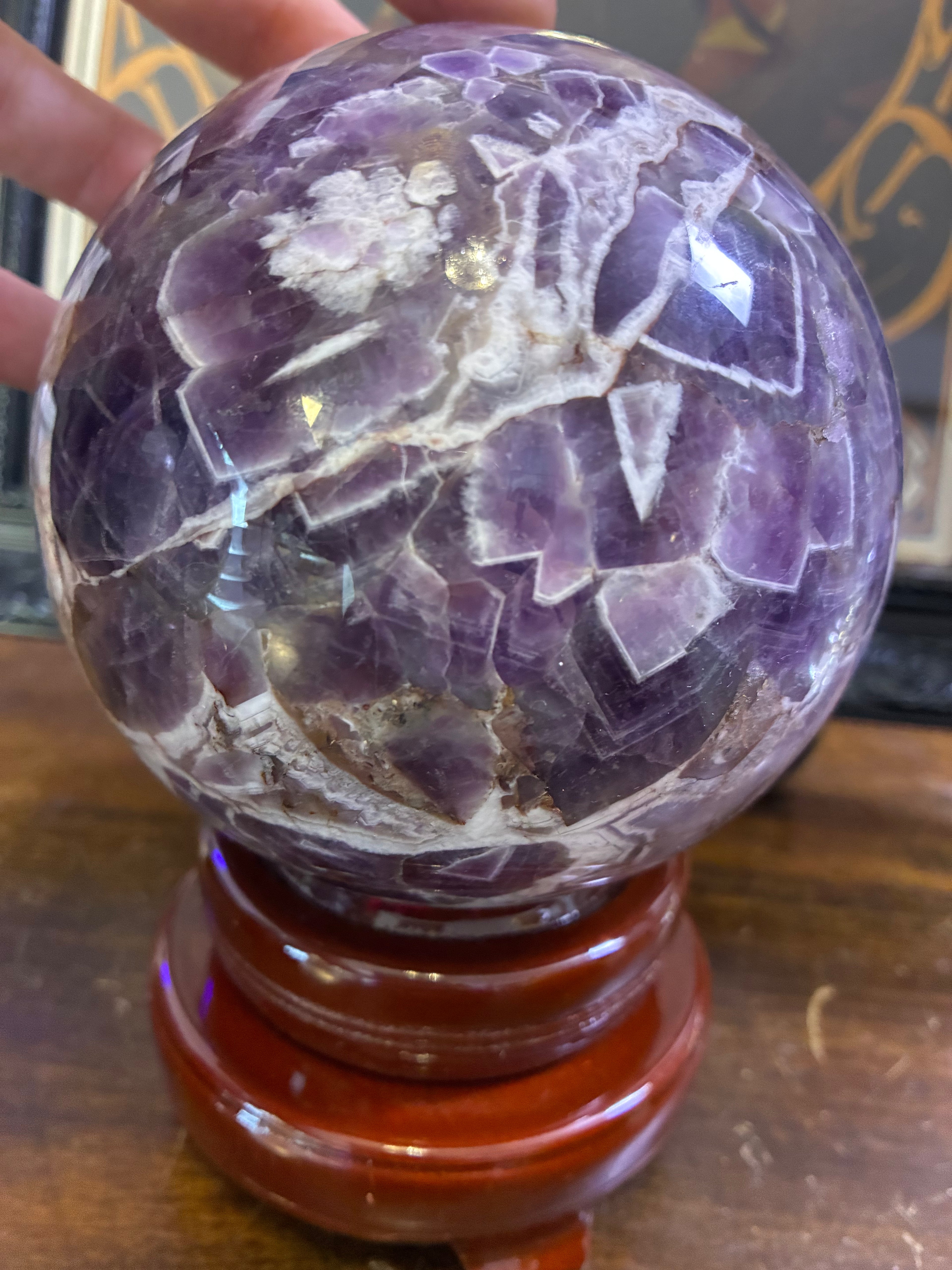 Chevron Amethyst Sphere 105 mm